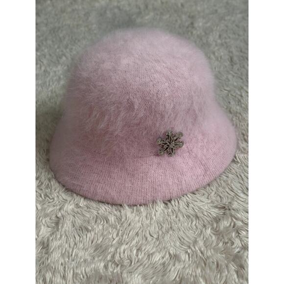 Gorgeous Vintage Pink Angora Fuzzy Bucket Hat with Snowflake Brooch - Picture 2 of 7